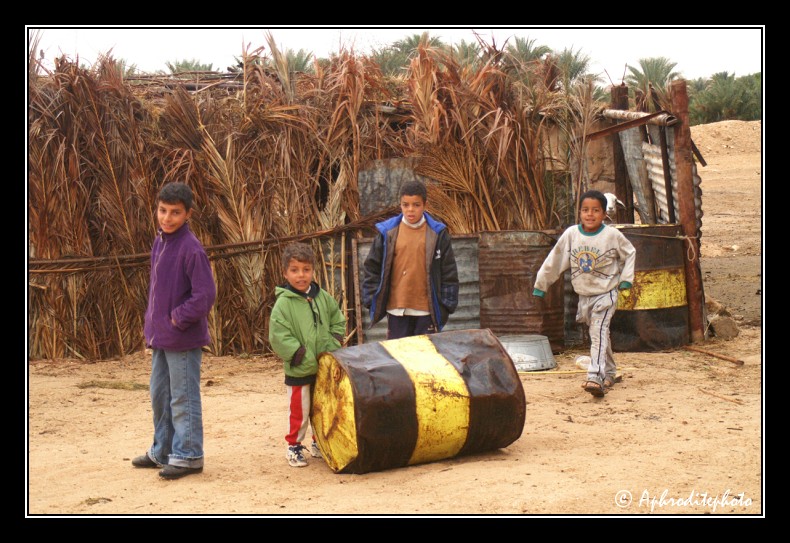 064 Enfants du village